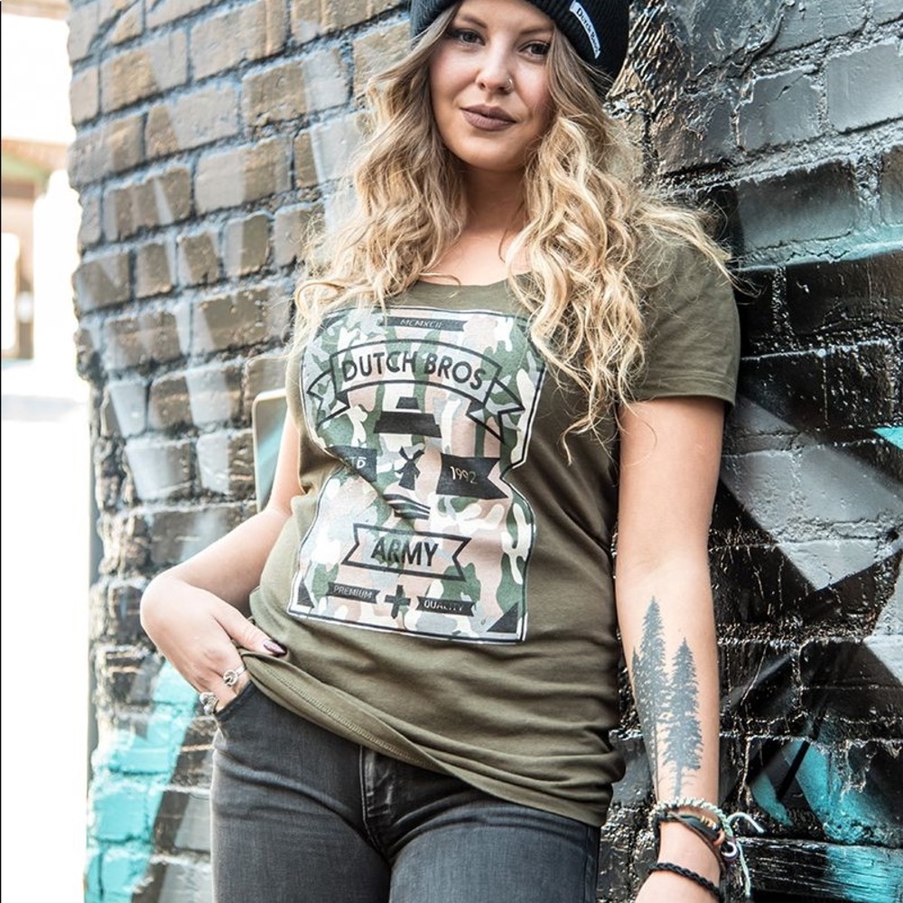 ☕️Dutch Bros army tee☕️
